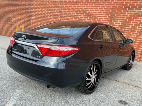 Used 2015 Toyota Camry LE image 9