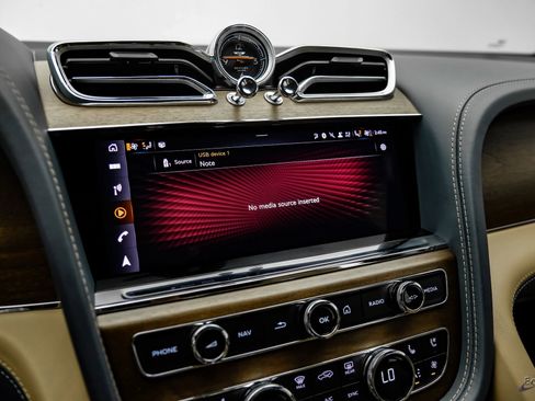 Used 2023 Bentley Bentayga Extended Wheelbase AWD/4WD image 76