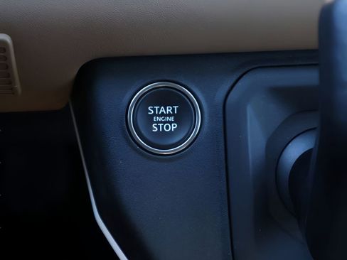 Used 2025 Land Rover Defender 130 X-Dynamic SE image 27