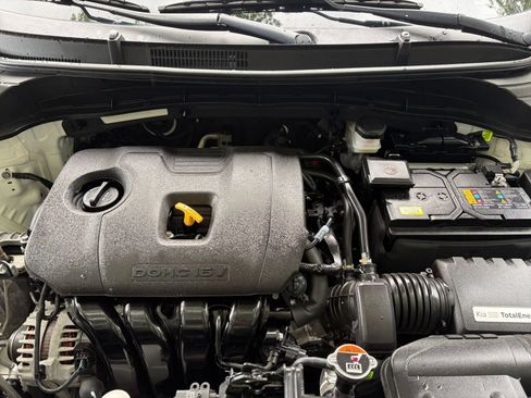 Used 2025 Kia Soul LX w/ LX Technology Package FWD image 30