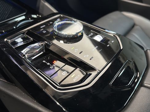 Used 2024 BMW 530i w/ Executive Package RWD image 19