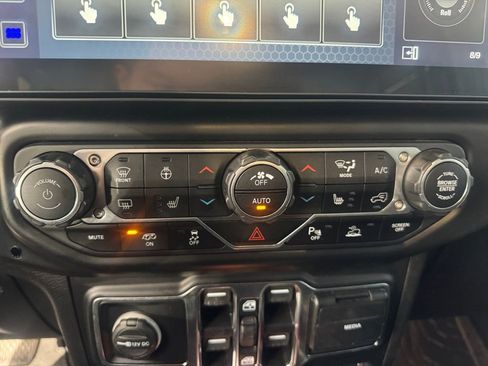 Used 2021 Jeep Wrangler Unlimited Rubicon w/ Trailer Tow Package image 21