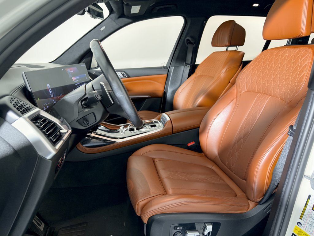 Used 2023 BMW X7 xDrive40i w/ M Sport Package AWD/4WD image 5