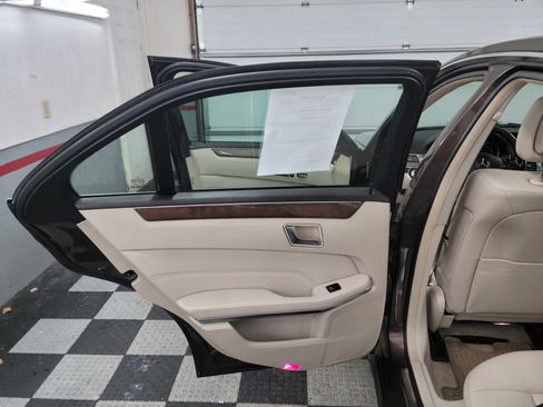 Used 2014 Mercedes-Benz E 350 4MATIC Sedan w/ Premium 1 Package image 16