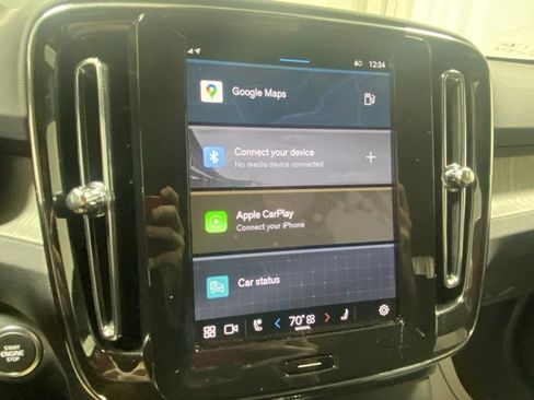 Used 2025 Volvo XC40 B5 Core image 17