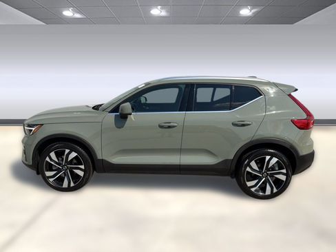 Used 2023 Volvo XC40 B5 Plus w/ Protection Package Premier AWD/4WD image 2