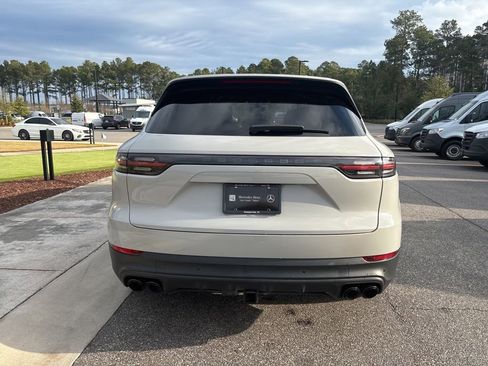 Used 2022 Porsche Cayenne Platinum Edition image 4