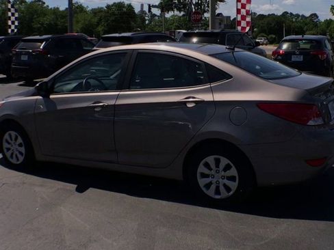 Used 2017 Hyundai Accent SE image 6