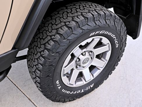 Used 2014 Toyota FJ Cruiser 4WD w/ Upgrade Package image 33