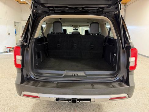 Used 2023 Ford Expedition Max XLT image 10