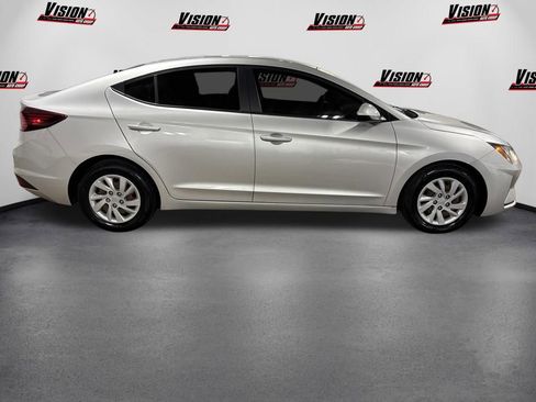 Used 2020 Hyundai Elantra SE FWD image 4