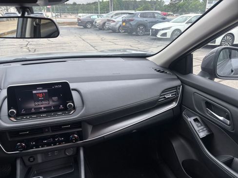 Used 2025 Nissan Rogue SV AWD/4WD image 37