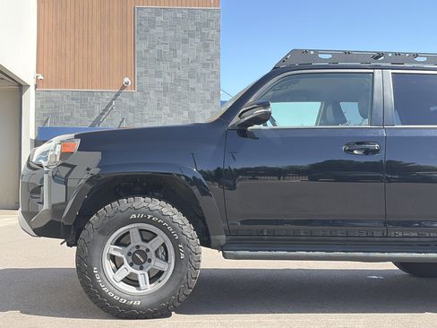 Used 2024 Toyota 4Runner TRD Off-Road Premium AWD/4WD image 10