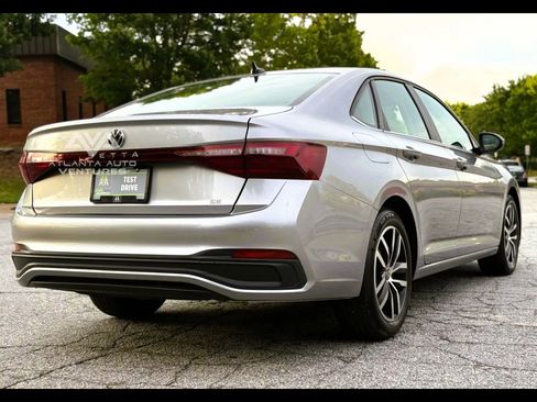 Used 2025 Volkswagen Jetta SE image 21