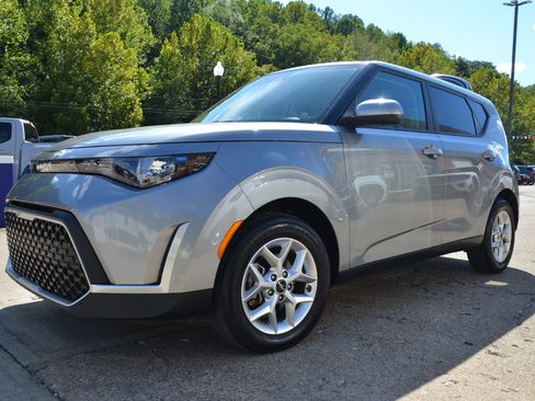 Used 2025 Kia Soul LX w/ LX Technology Package FWD image 3