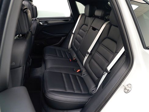 Certified 2026 Porsche Macan AWD/4WD image 29