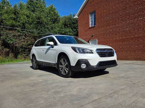 Used 2018 Subaru Outback 2.5i Limited AWD/4WD image 2