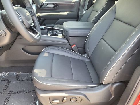 New 2025 Chevrolet Suburban Premier image 5