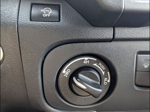 Used 2025 Nissan Frontier PRO-4X w/ Interior Protection Package AWD/4WD image 16