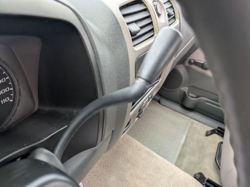 Used 2005 Chevrolet Colorado LS w/ Comfort Convenience Package image 16