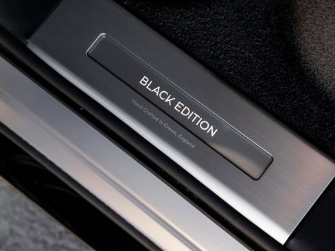 Certified 2025 Bentley Bentayga AWD/4WD image 22