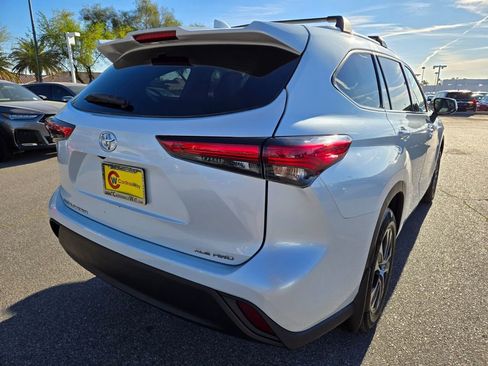 Used 2022 Toyota Highlander XLE image 6