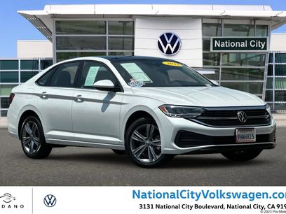 Used 2023 Volkswagen Jetta SE w/ Panoramic Sunroof Package