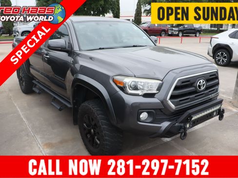 Used 2017 Toyota Tacoma SR5 RWD image 1