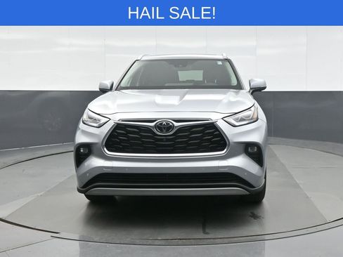 Certified 2025 Toyota Highlander Platinum image 2