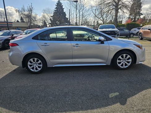 Used 2021 Toyota Corolla LE image 6