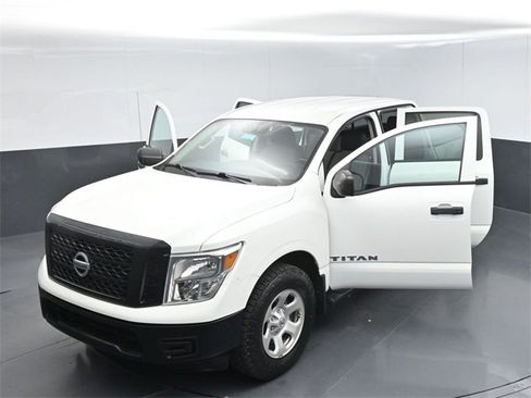 Used 2018 Nissan Titan S image 53