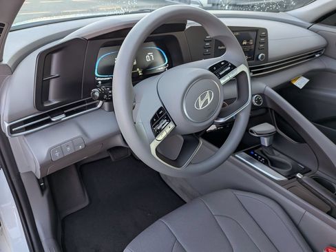 New 2026 Hyundai Elantra SE FWD image 14