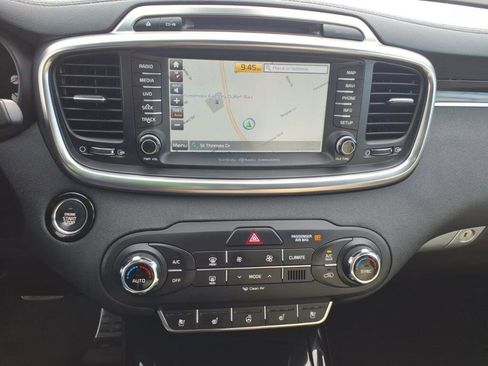 Used 2018 Kia Sorento SX image 17