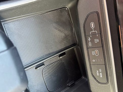Used 2025 Kia Carnival SX Prestige FWD image 24