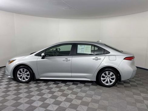 Used 2025 Toyota Corolla LE FWD image 5