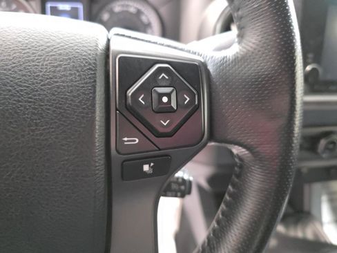 Used 2017 Toyota Tacoma TRD Sport w/ Exterior Package image 22