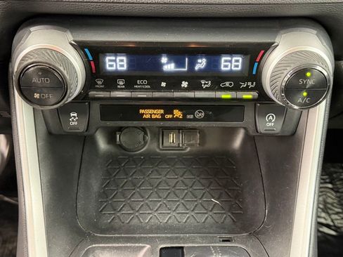 Certified 2021 Toyota RAV4 XLE FWD image 34