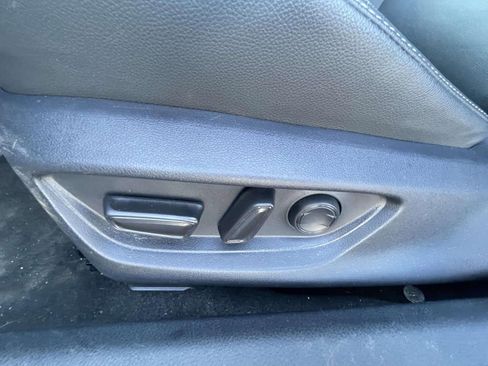 Used 2025 Toyota Camry SE image 12