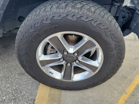 Used 2020 Jeep Wrangler Unlimited Sahara image 7