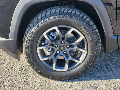 New 2026 Chevrolet Equinox ACTIV image 13