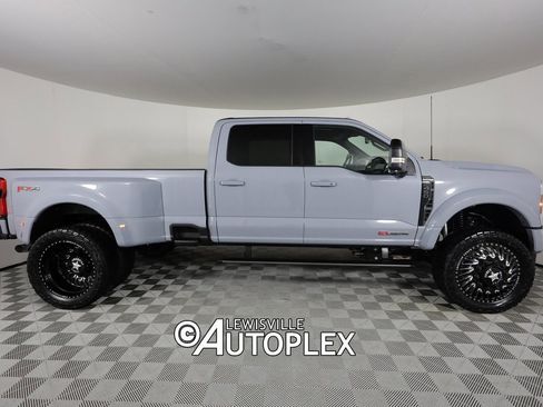 Used 2025 Ford F450 Platinum w/ FX4 Off-Road Package image 4