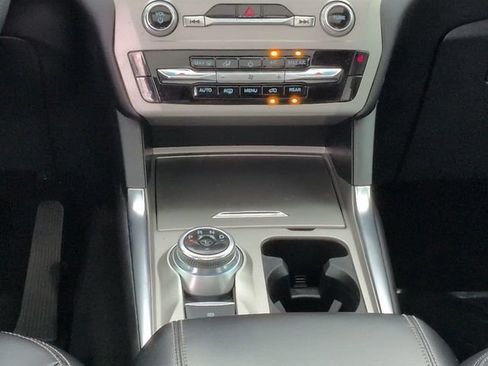 Certified 2022 Ford Explorer XLT w/ Equipment Group 202A RWD image 18