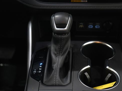 Used 2024 Toyota Highlander XLE image 21