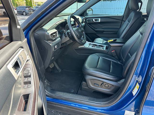 Used 2020 Ford Explorer XLT w/ Equipment Group 202A AWD/4WD image 10
