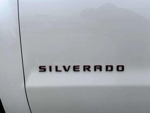 Used 2018 Chevrolet Silverado 1500 LTZ Z71 w/ Redline Edition AWD/4WD image 34