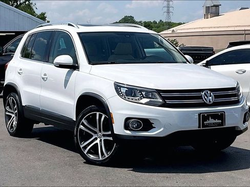 Used 2017 Volkswagen Tiguan SEL FWD image 37