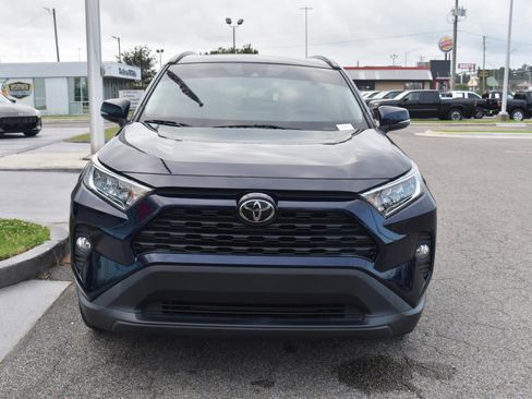 Used 2020 Toyota RAV4 XLE Premium FWD image 19