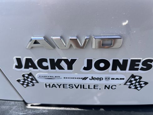 Used 2017 Cadillac XT5 Platinum w/ Driver Assist Package image 9