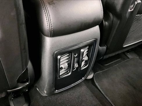 Used 2021 Jeep Grand Cherokee Laredo AWD/4WD image 9