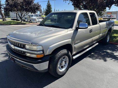 Used 2000 Chevrolet Silverado 2500 LS w/ Firm Ride Suspension Pkg AWD/4WD image 5